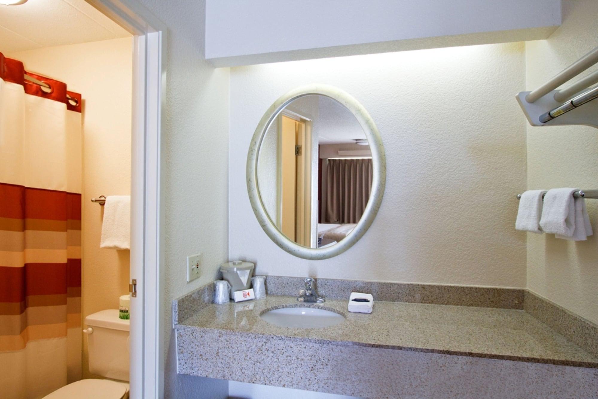 Red Roof Inn Canton Bagian luar foto