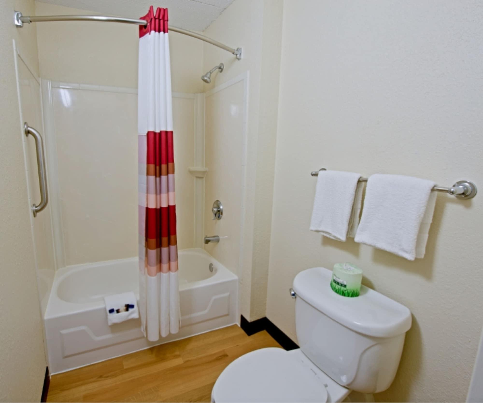 Red Roof Inn Canton Bagian luar foto