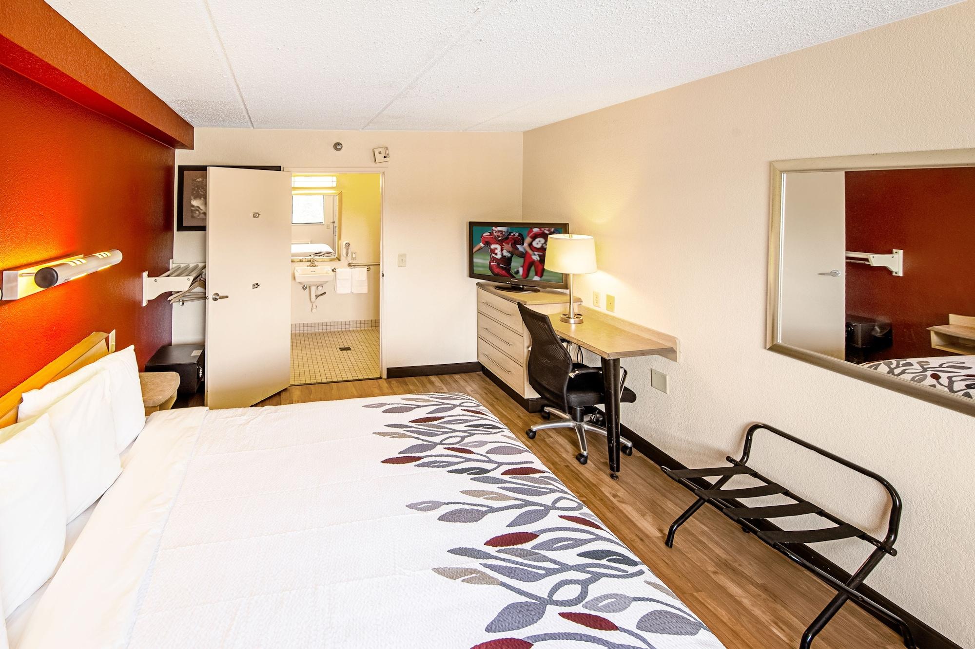 Red Roof Inn Canton Bagian luar foto