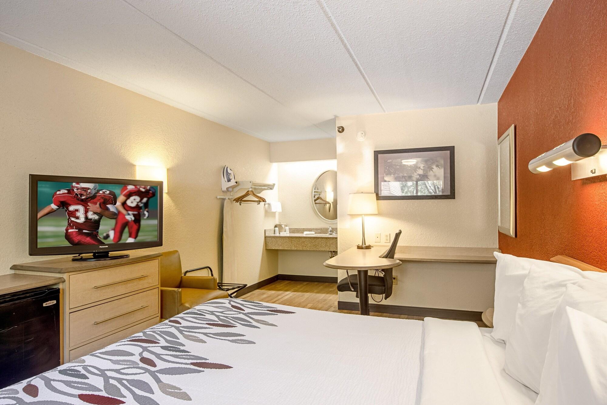 Red Roof Inn Canton Bagian luar foto