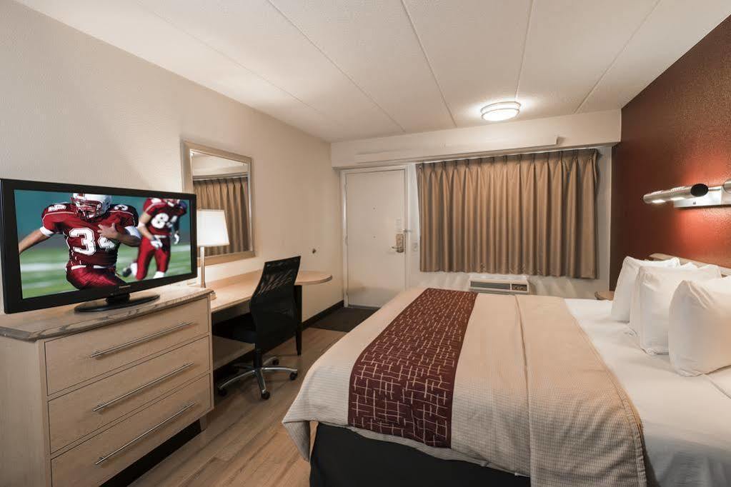 Red Roof Inn Canton Bagian luar foto