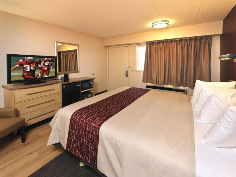 Red Roof Inn Canton Bagian luar foto