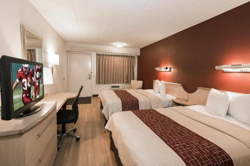 Red Roof Inn Canton Bagian luar foto