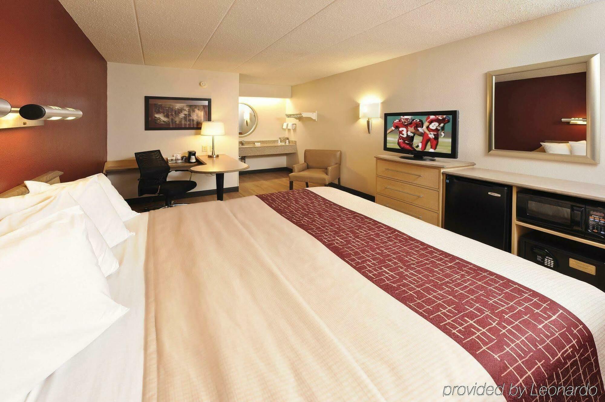 Red Roof Inn Canton Bagian luar foto