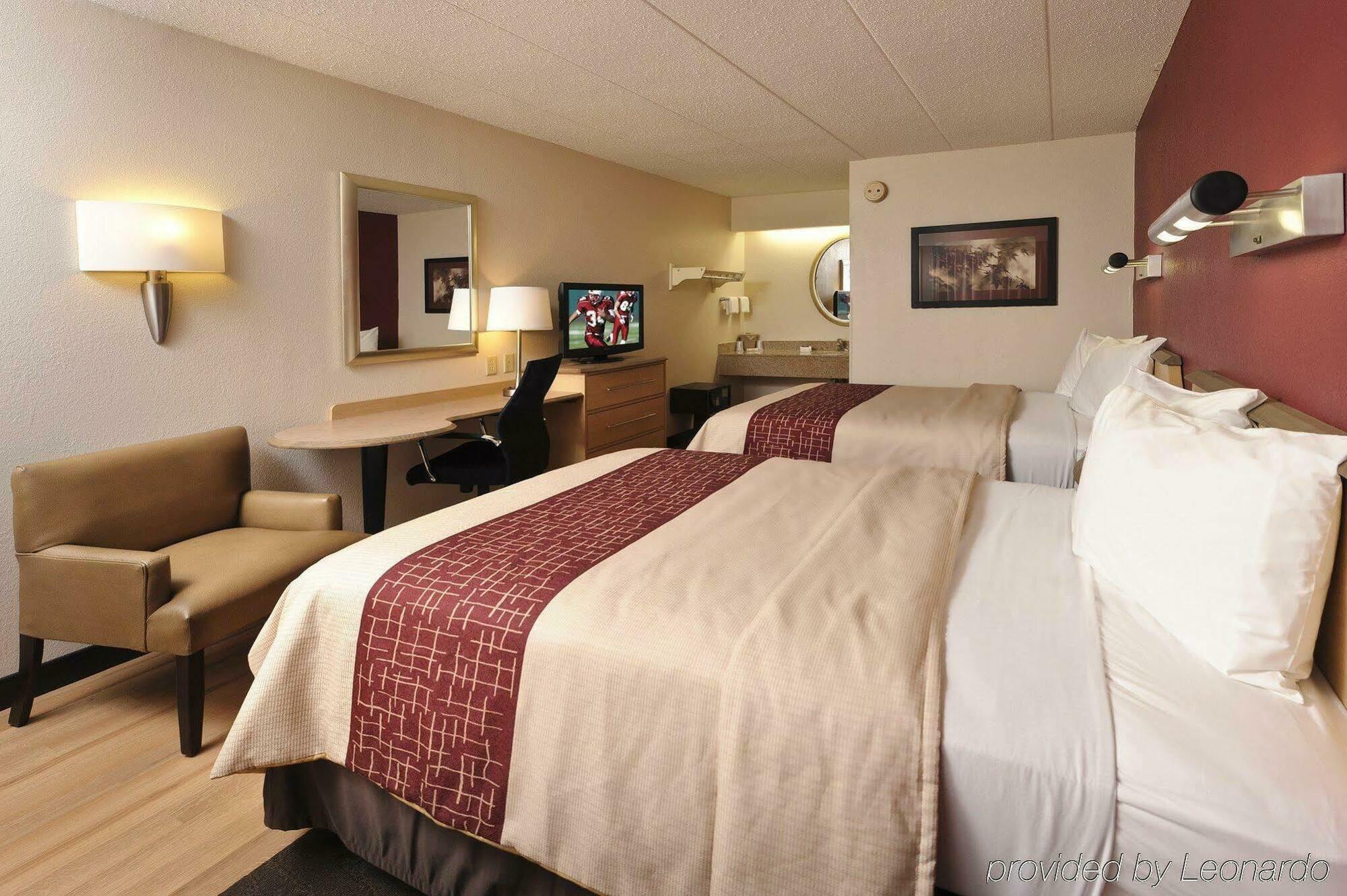Red Roof Inn Canton Bagian luar foto